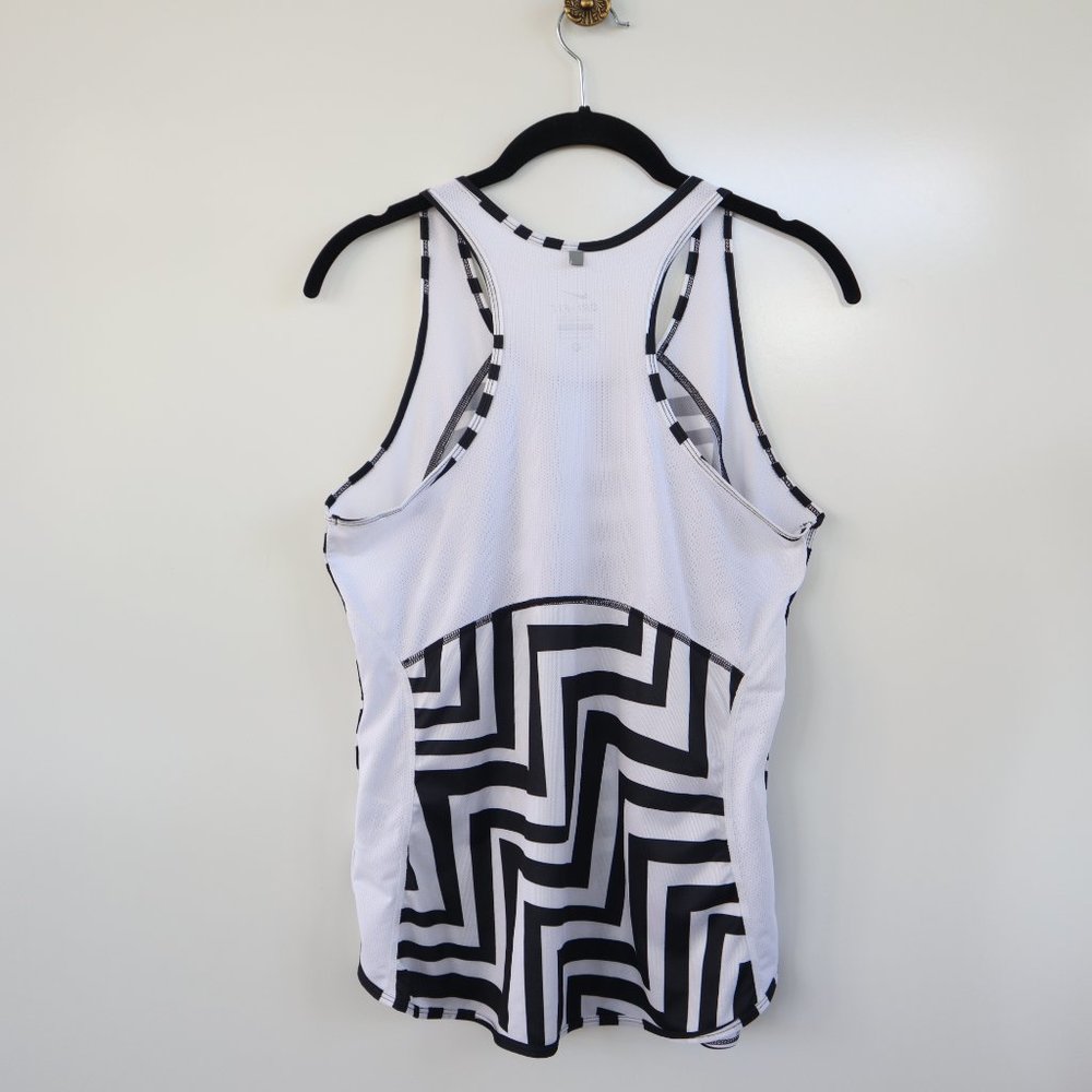 NIKE DryFit Work out Tank Top Size Medium - Picture 2 of 5